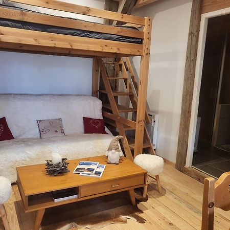 Le Nid Des Cerfs Bed and Breakfast Essert-Romand Buitenkant foto