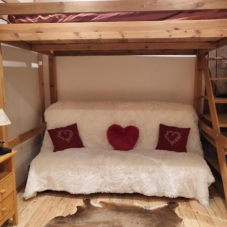 Le Nid Des Cerfs Bed and Breakfast Essert-Romand Buitenkant foto