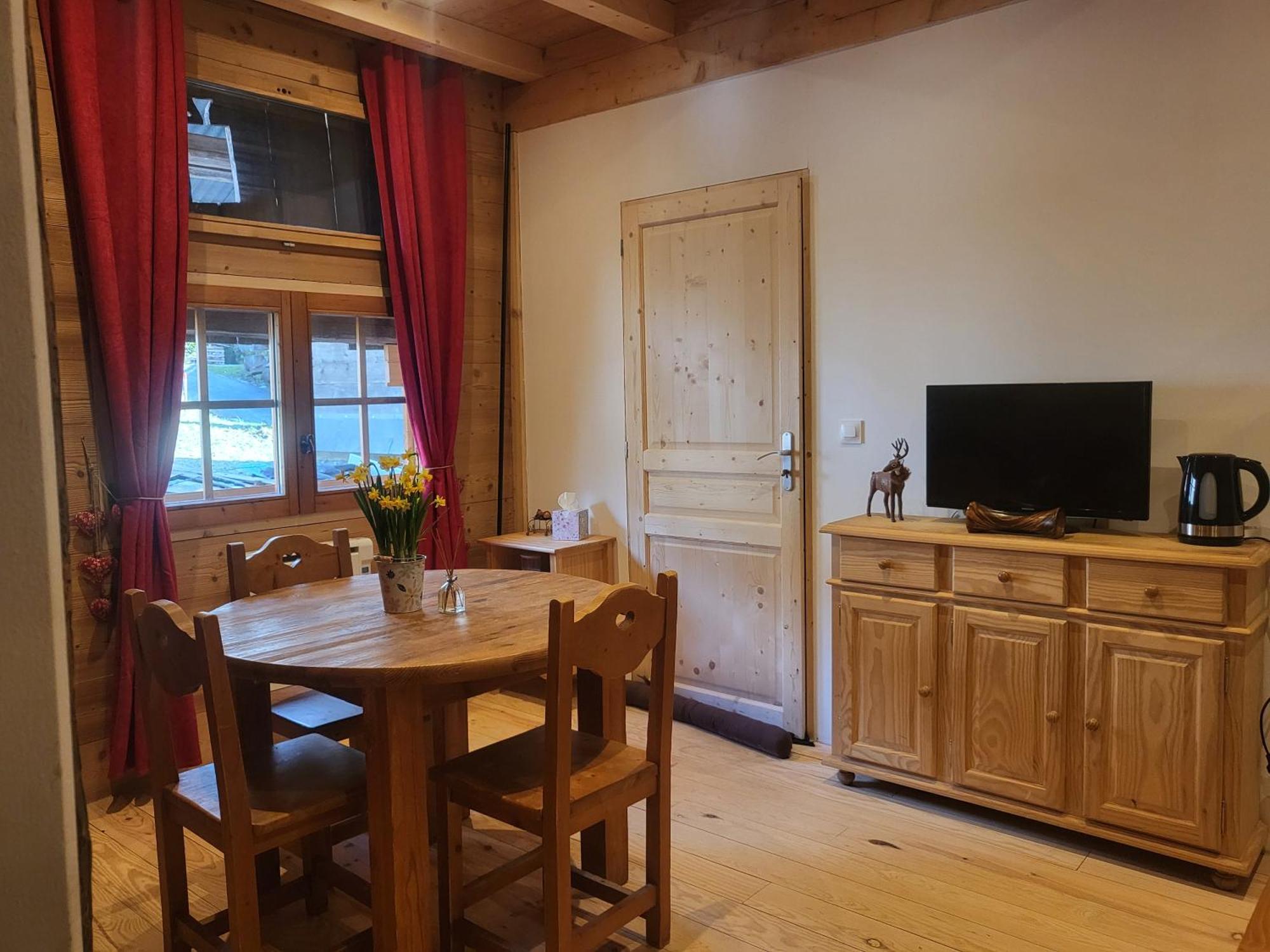 Le Nid Des Cerfs Bed and Breakfast Essert-Romand Buitenkant foto