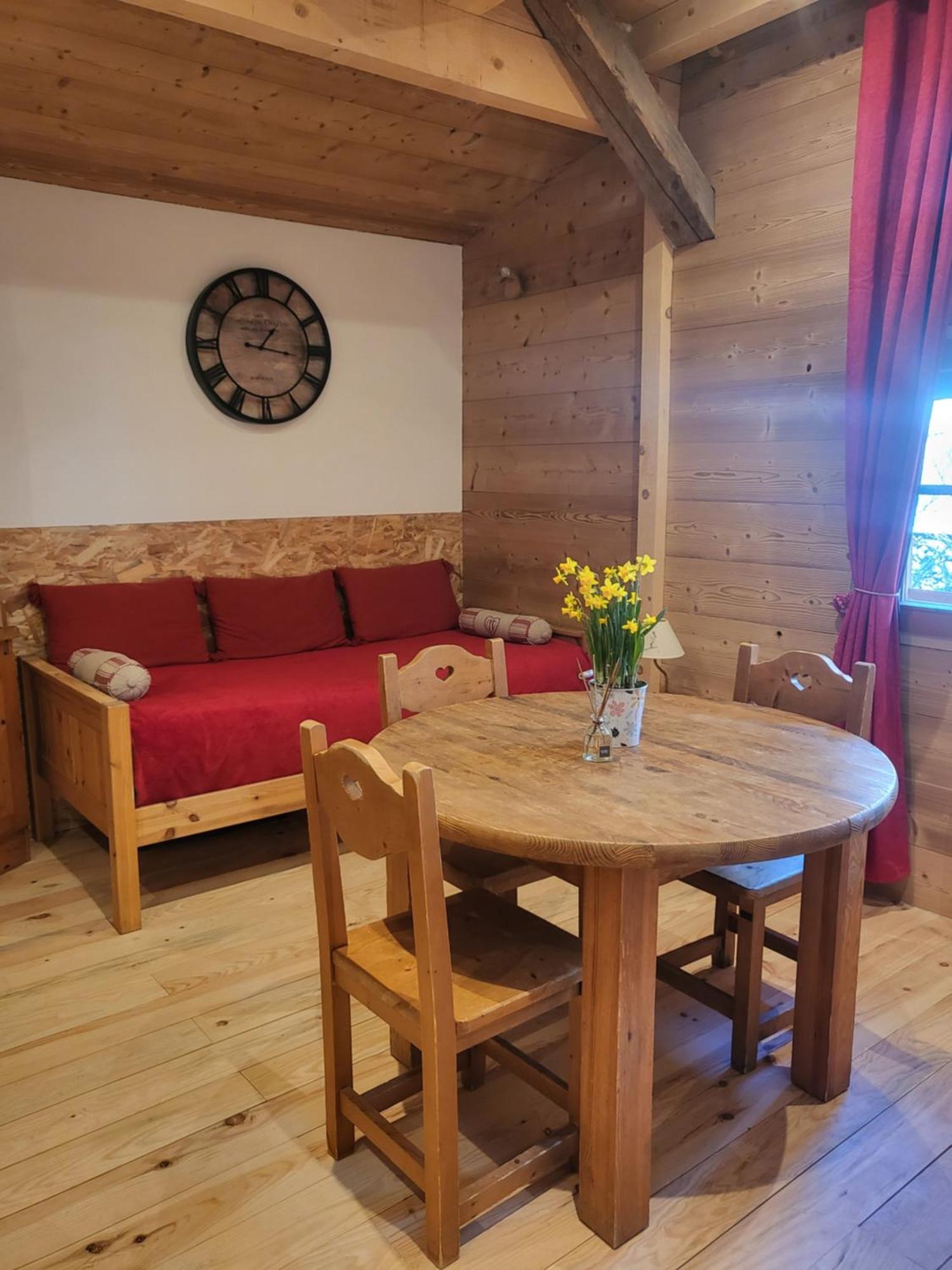 Le Nid Des Cerfs Bed and Breakfast Essert-Romand Buitenkant foto