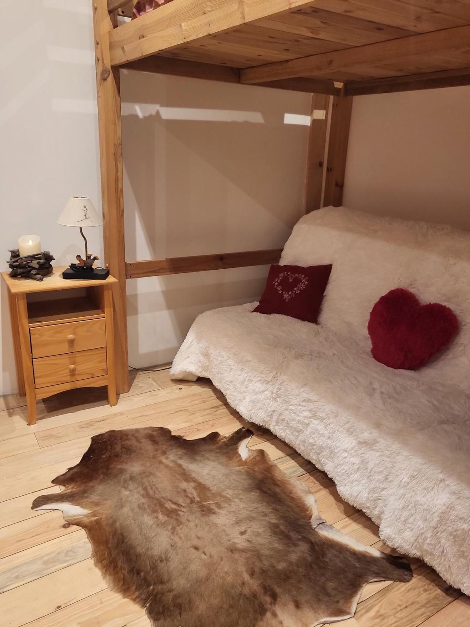 Le Nid Des Cerfs Bed and Breakfast Essert-Romand Buitenkant foto